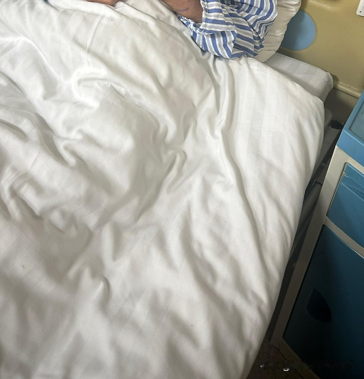 今天同事突然倒下了，43岁，脑干出血

今天上班，同事突然倒了。43岁，平时看着