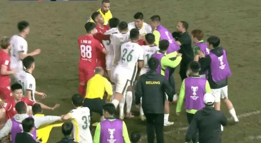 亚冠-国安遭绝杀1-2河内提前出局 林良铭破门张玉宁失单刀北京时间11月27日2
