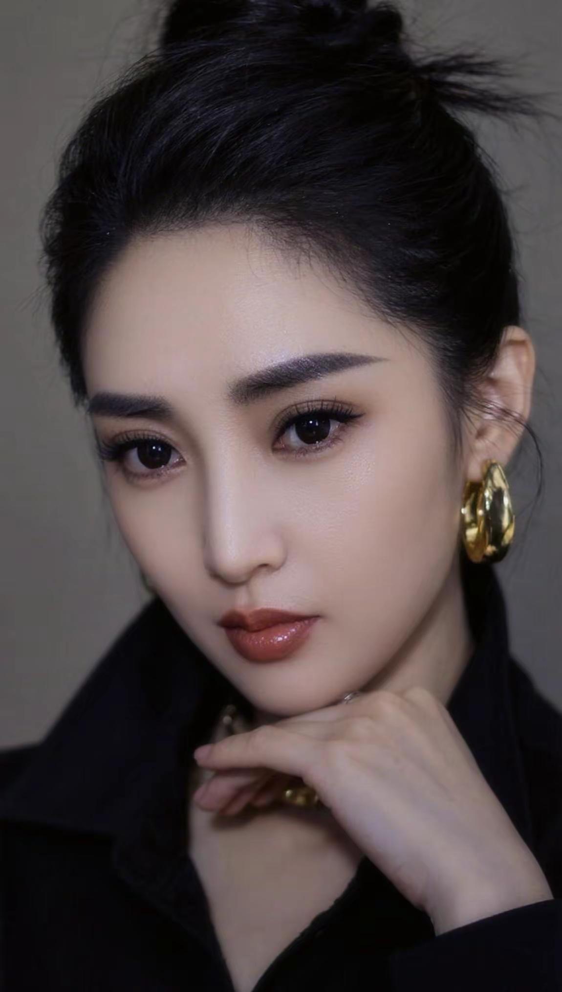 把回想留给未来吧，就像把梦留给夜，泪留给大海，风留给帆 ——顾城