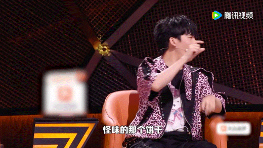 周深OMG大张伟吓到我了现场氛围感格外欢乐，大张伟谈起学生时期的暗恋恶作剧，单纯