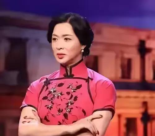 在当今这个信息爆炸、舆论多元的时代，有一位以“毒舌”闻名的人物金星，而如今，她似