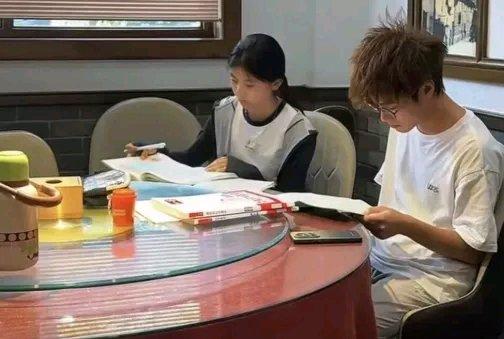 这饭店老板可太会“物尽其用”了！花3000元招个211大学暑期工，没让他端盘子，