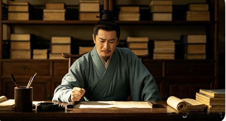 很通透的一句话：
“对任何人都不要心软，不要因为对方说两句好听的话，或者摆出一副