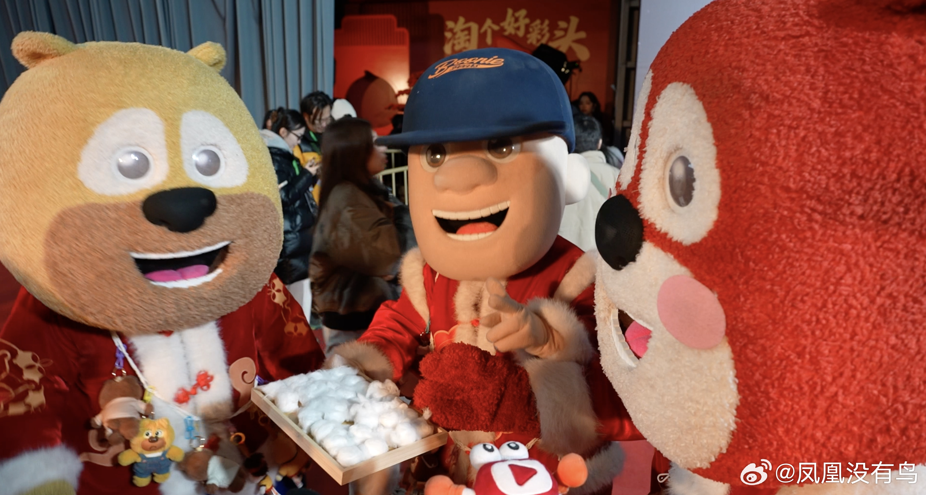熊出没在微博之夜卖霉豆腐太可爱了，熊出没剧组惊现微博之夜后台还卖起来霉豆腐了到底