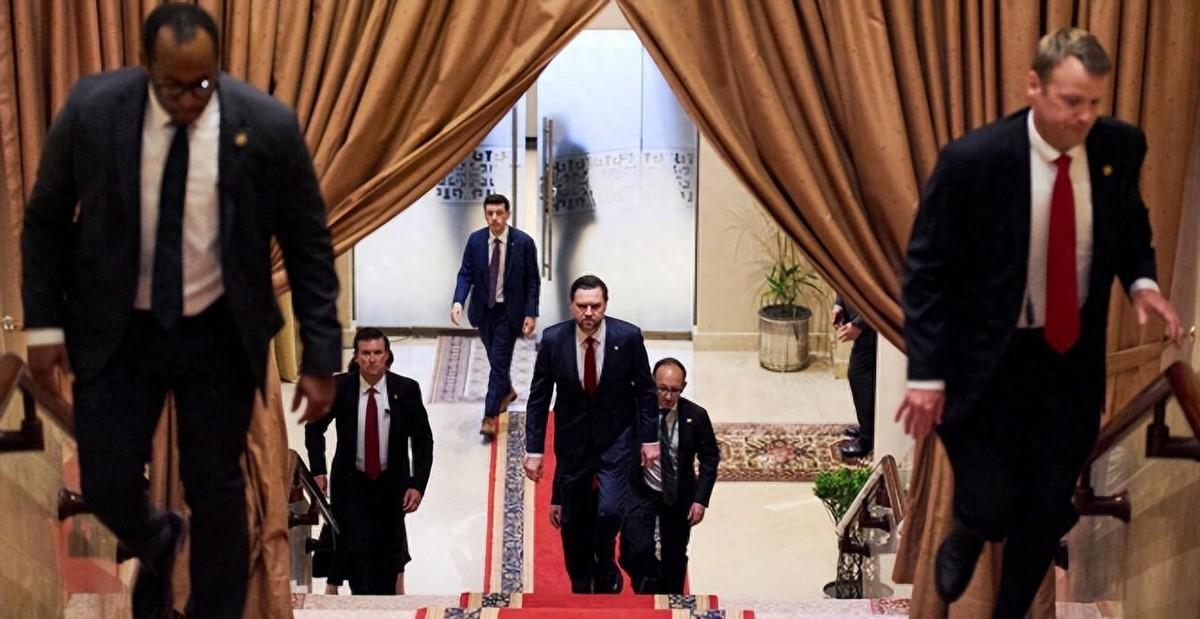 4月12日清晨，伊斯兰堡没等来和平，等来的是美国副总统万斯那张写满挫败的脸。美伊