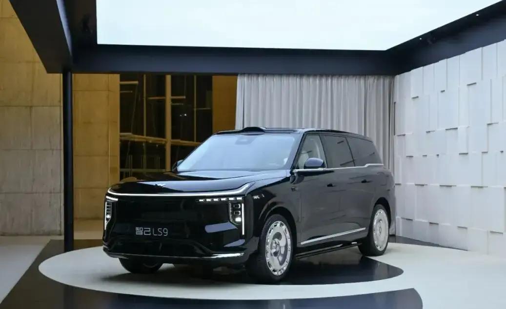 智己LS9座舱绿色环保很有创意

11月12日，上汽旗舰大六座智己LS9震撼上市