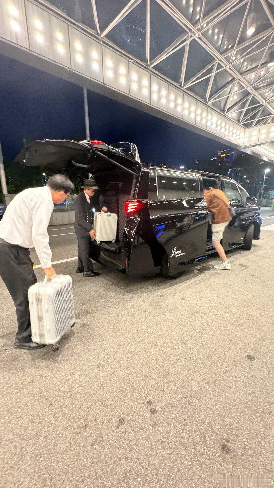 来新加坡之前，硬要弄一个能刷公交地铁的电话卡来新加坡之后，被热得硬是不肯走去地铁