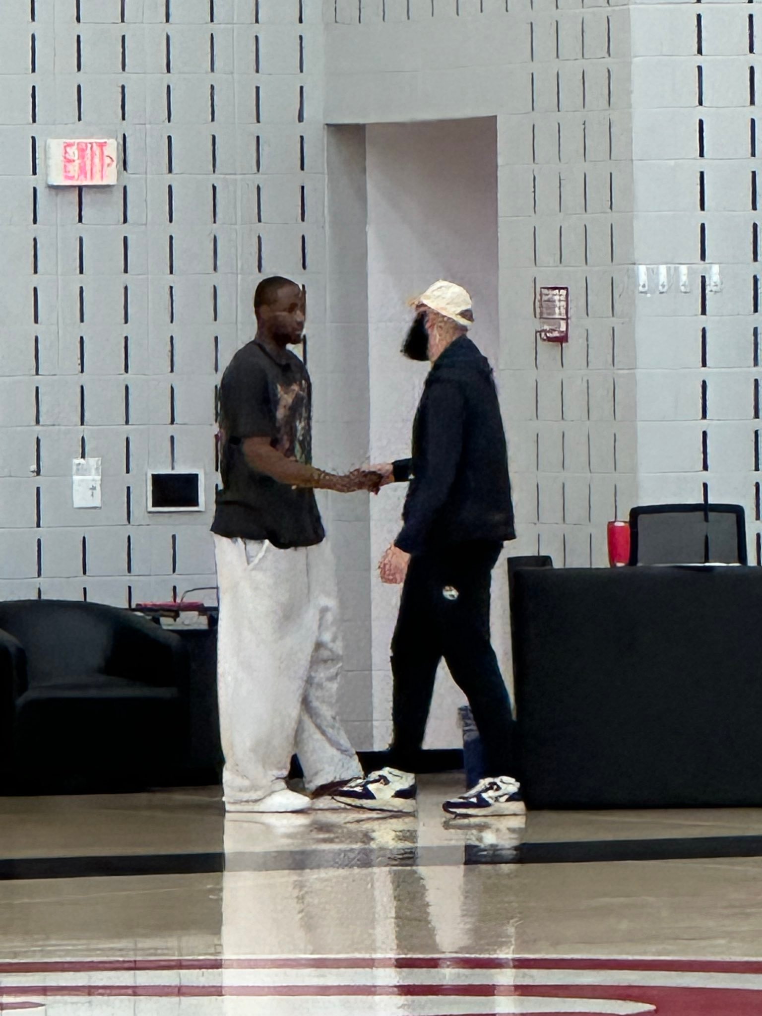 库明加和老鹰总经理萨利赫亚特兰大老鹰