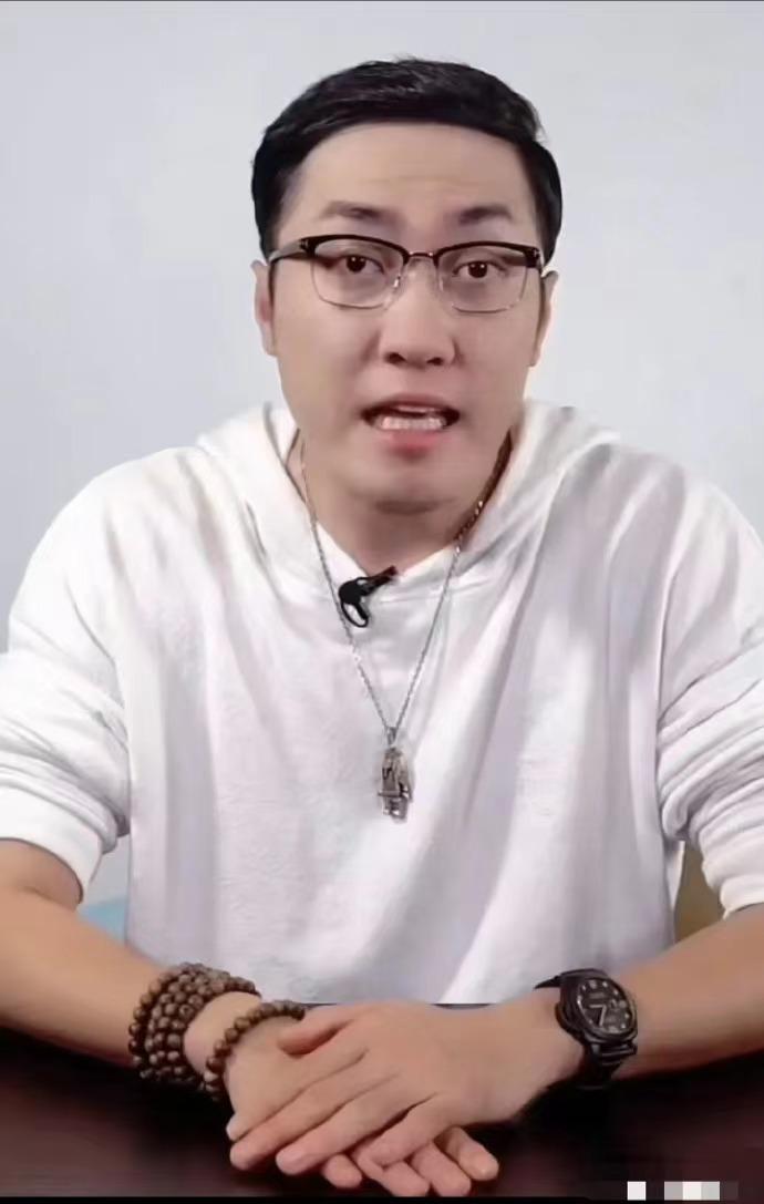 王自如被执行3383万元，也难怪他说不看工资条，原来一进账就被划走了......