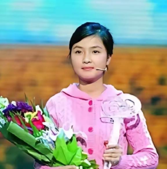 1996年，山西1女孩，5岁时父亲车祸去世，母亲无力抚养5个孩子，含泪把她送人，