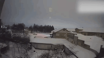 “榛树”导弹又实战了，目标是小乌最西端的利沃夫，十多个弹头像闪电般刺向大地，尽管