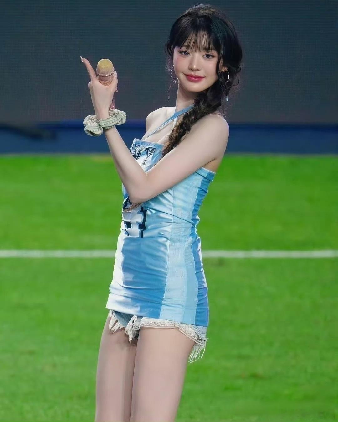 张元英 开球 世界杯云啦啦队！ 