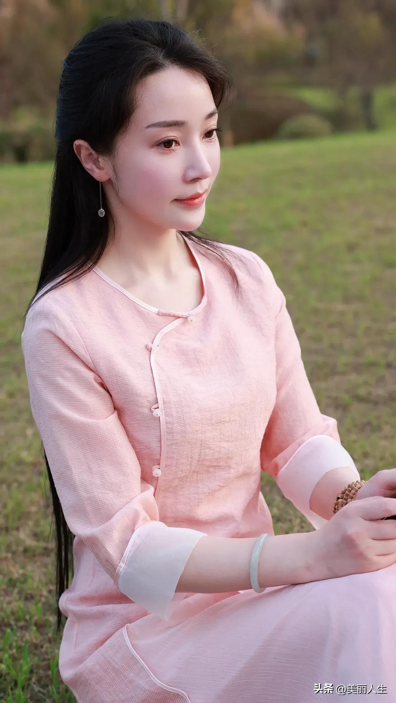 身体是种子
情绪是阳光
行动是雨露
每天记得灌溉自己[太阳]