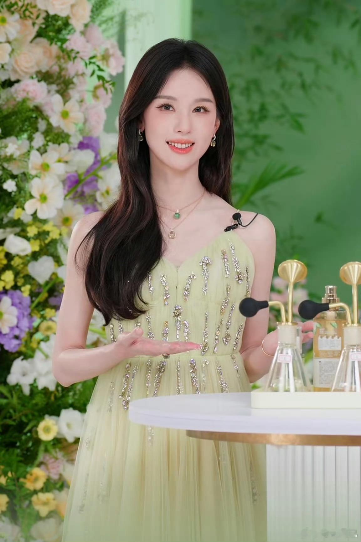 陈都灵今日直播状态截图，好温柔啊女神🥰 
