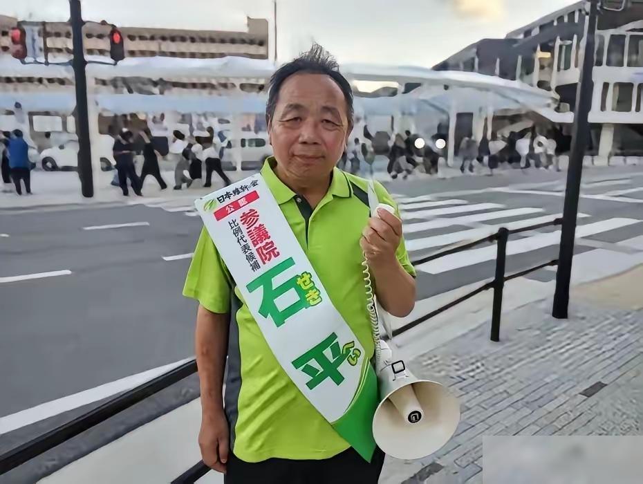 这家伙挨骂没够。夜里他发文厚颜无耻表示，决定新开中文脸书，据称是要跟中文网友“交