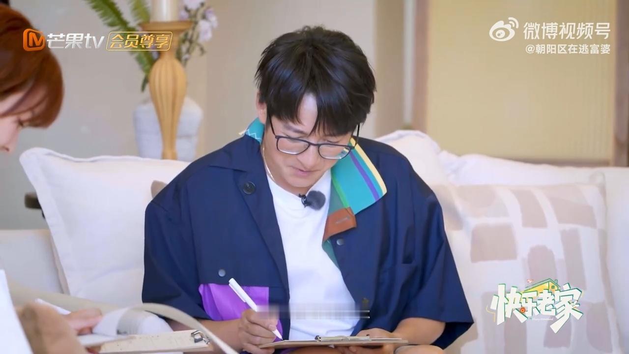 维嘉说别降火我好不容易火一把快乐老家熟人综艺的氛围感真的绝了！维嘉全程松弛又有趣