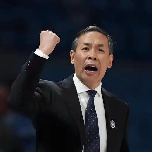 还得是京粤，三局两胜的赛点战不带什么慢热磨合，上来就是持续火力输出，高命中率上演