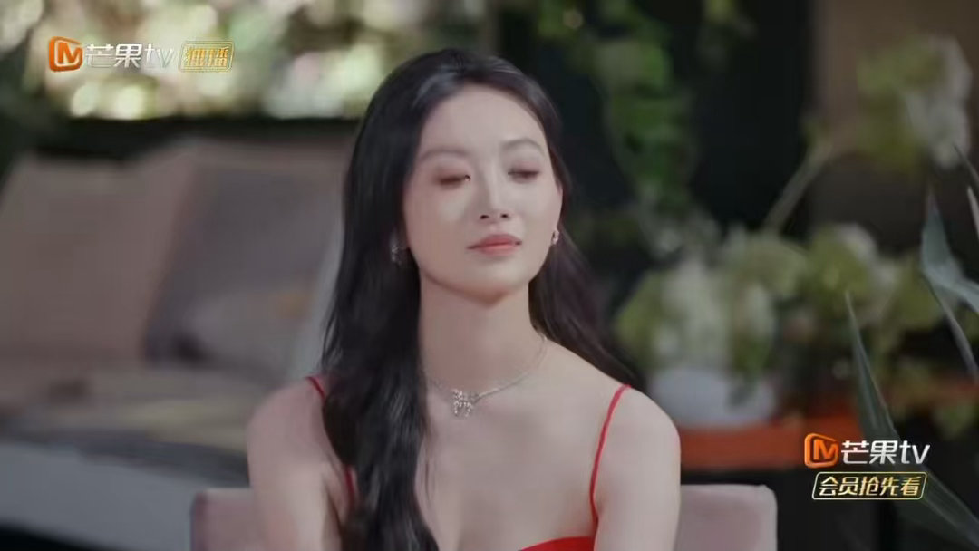 怎么上恋综还要听PPT 晚风对视是别人的，述职报告是自己的。这档恋综把相亲桌搬上