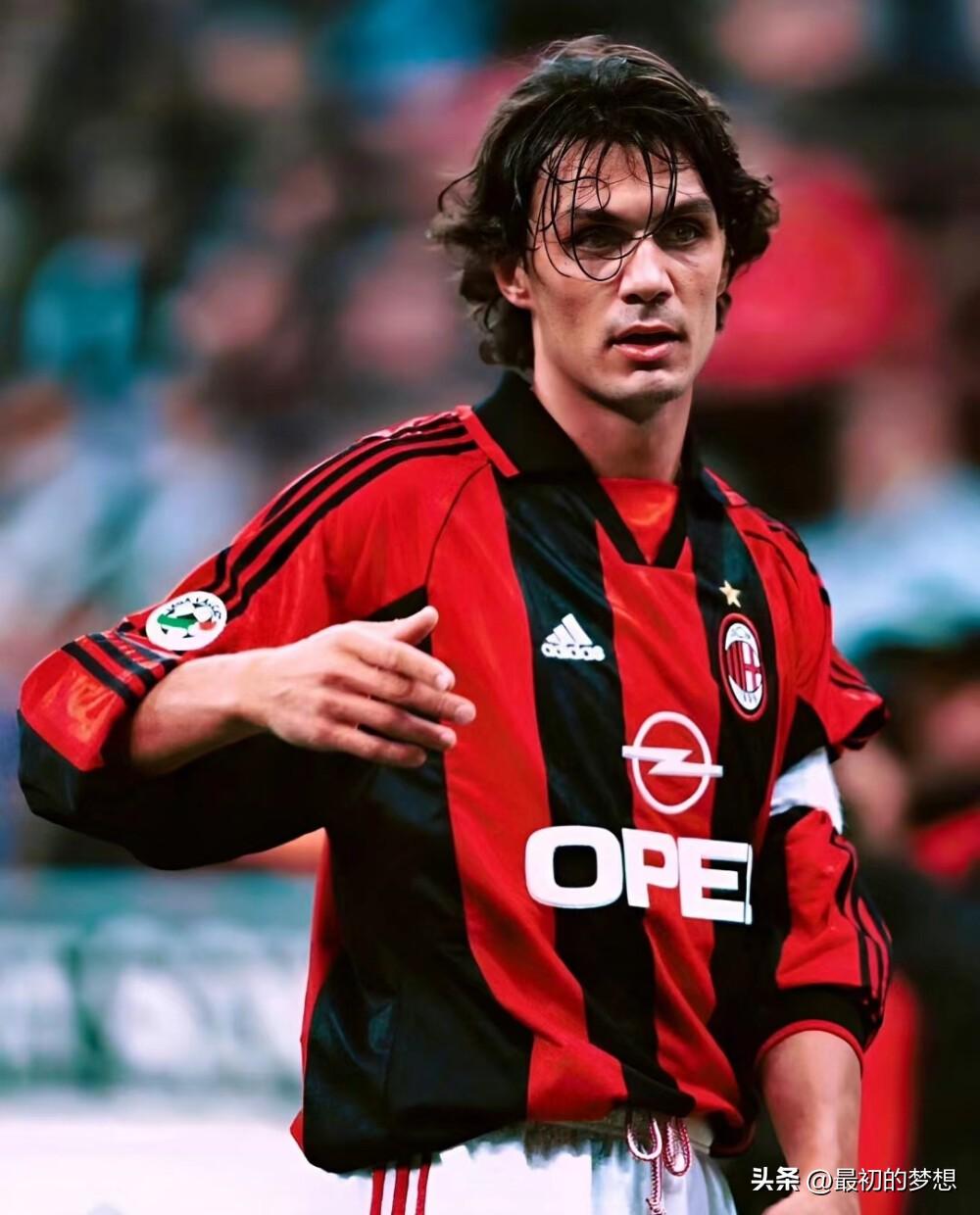 承认吧！这才是足坛历史最强边后卫排名！

1. 马尔蒂尼 

个人荣誉：7次意甲