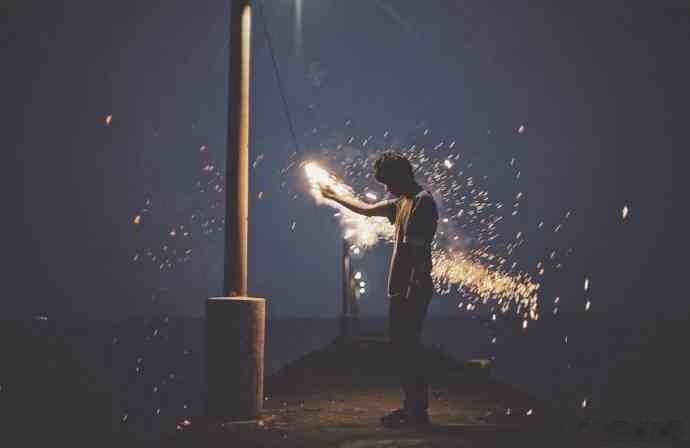 人生有两个悲剧， 第一是想得到的得不到， 第二是想得到的得到了。  ——  王尔