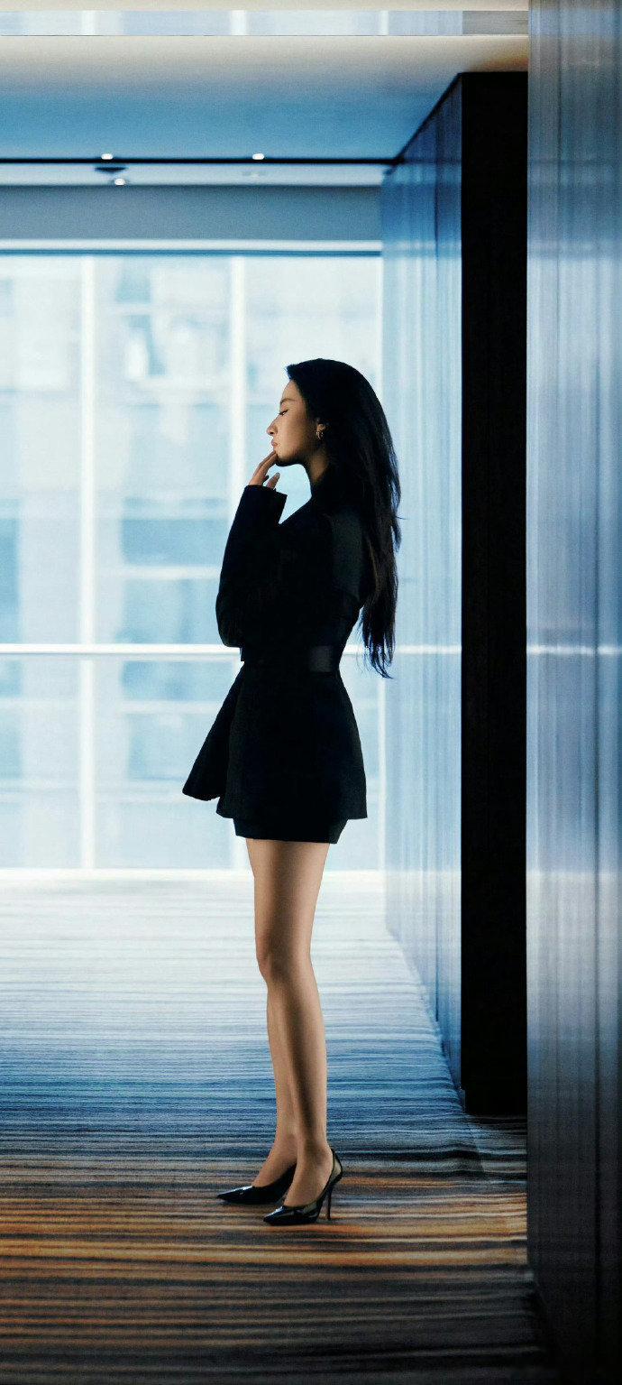 刘亦菲近距离职业装拍摄 美哒哒