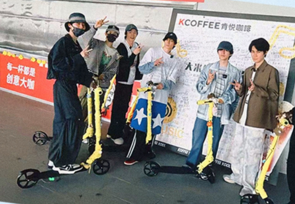 严浩翔居然和旁边六个是一个团的