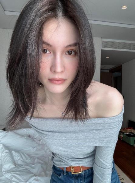 何穗 陈伟霆 “四大超模”之一的何穗被传和陈伟霆恋爱多年，二人曾被爆出同居，之后