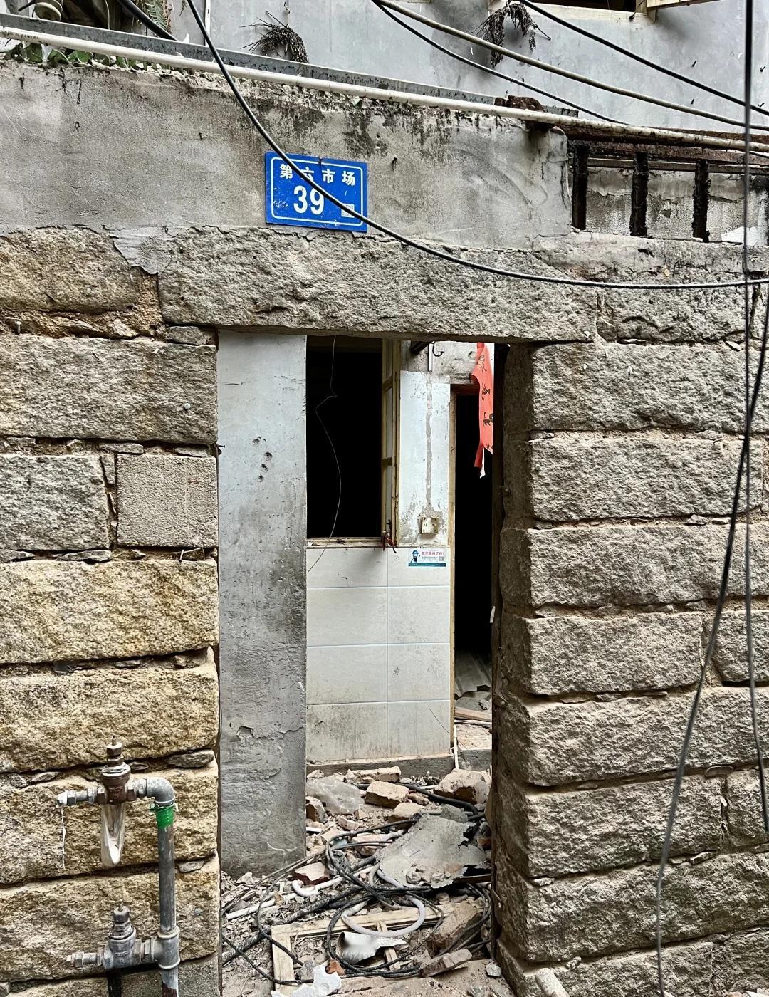 同文顶片区开拆，再见第六市场
同文顶片区拆迁于国庆前夕动工。今天到现场，六市、钓