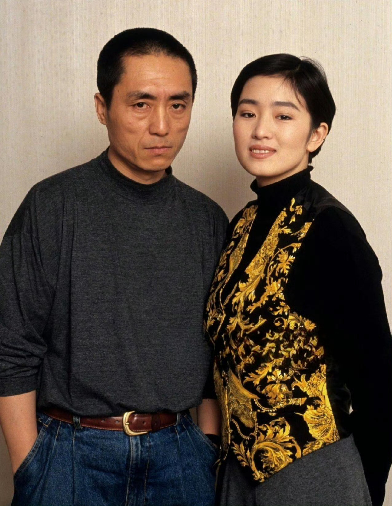 张艺谋巩俐早期情侣写真我断网了，张艺谋和巩俐还在一起过？[晕] ​​​