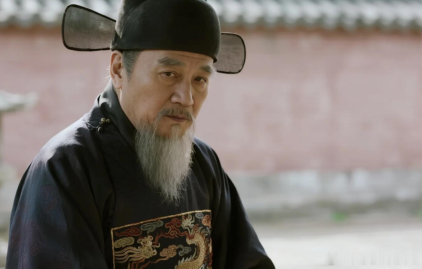 解缙得罪朱棣后，被投入了锦衣卫的诏狱。永乐十三年，朱棣查看 “囚徒” 名单，瞧见