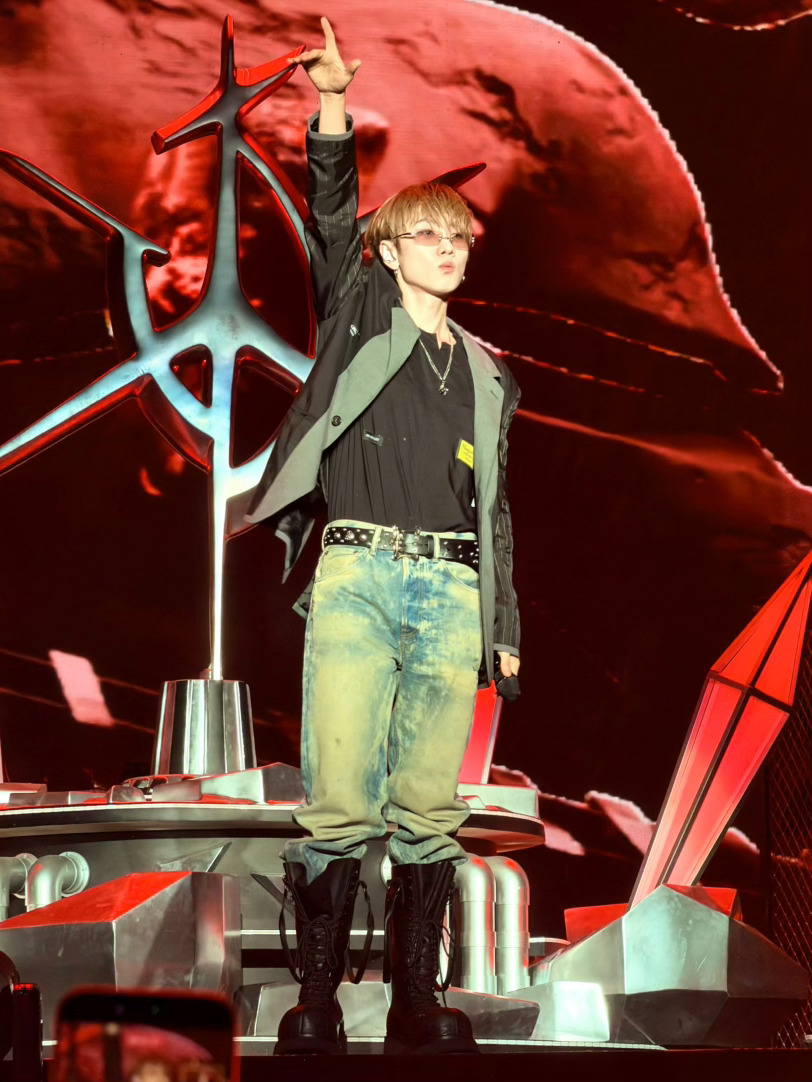 汪苏泷这次回来真的不一样 南京“乐见潮向”音乐嘉年华，汪苏泷压轴登场，从《梆梆》