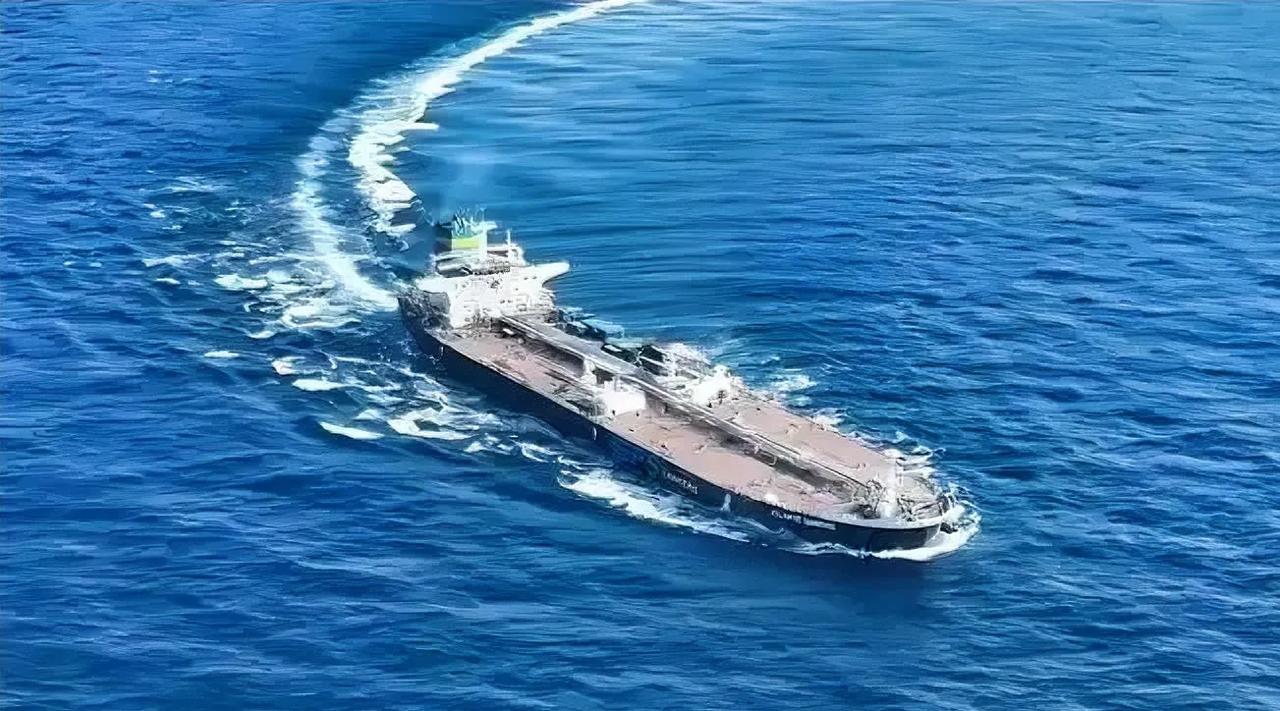 从加勒比海追到北大西洋，被美军追了1个月的英雄油轮贝拉1号还是“上岸”了！
去年