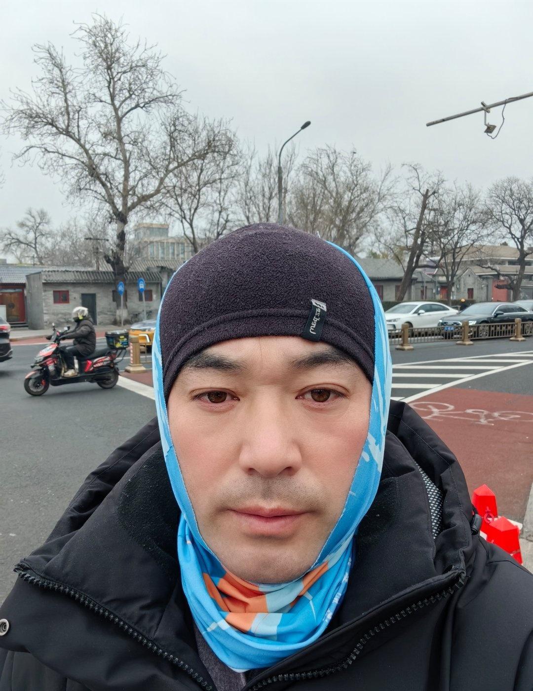 今早9点从东四出发，骑行13公里，一路骑到长安街，路过天安门。骑行途中忽然感慨，