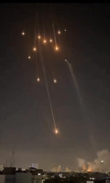 伊朗用一枚重型弹道导弹，把无辜在空袭中受害女学生的“血债”连本带利讨了回来！伊朗