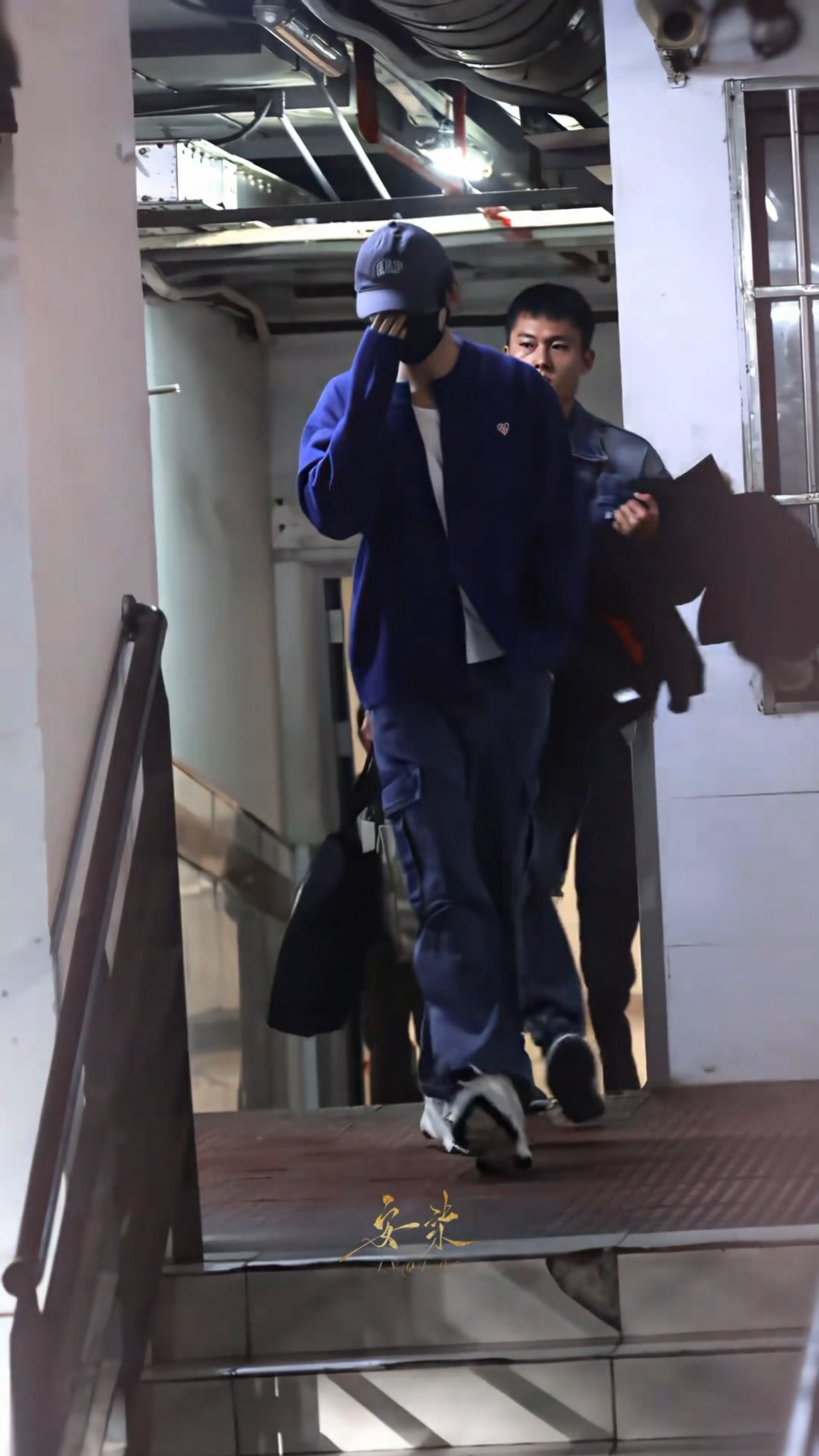 大早上被ee摇的这两步着迷了😻怎么会如此帅 