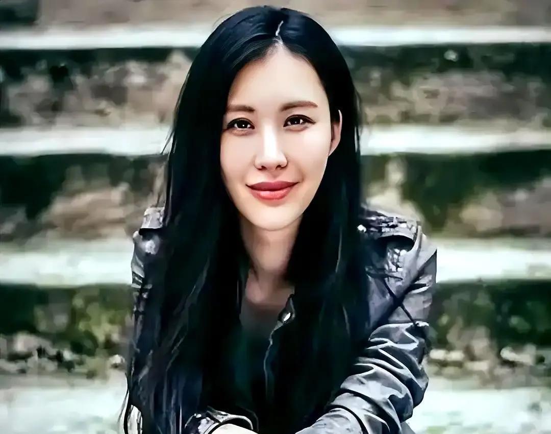 贵族两个字，一开口就输了
 
王石一句“别拿贵族包装自己”，把田朴珺十年人设当场