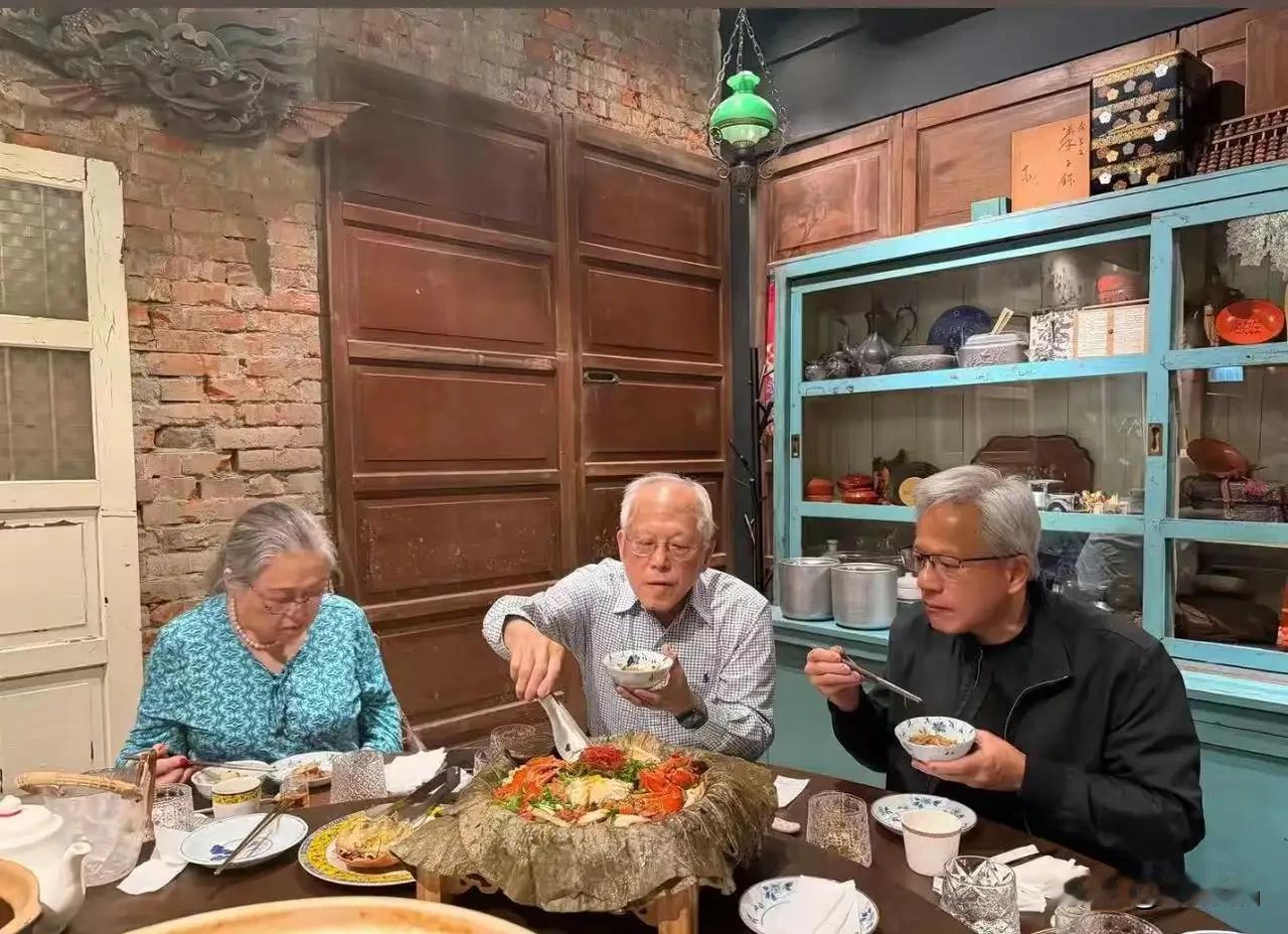 无论拥有多少资产，也得常回家看看，看看年迈的父母，陪他们吃顿饭。这才是接地气的生