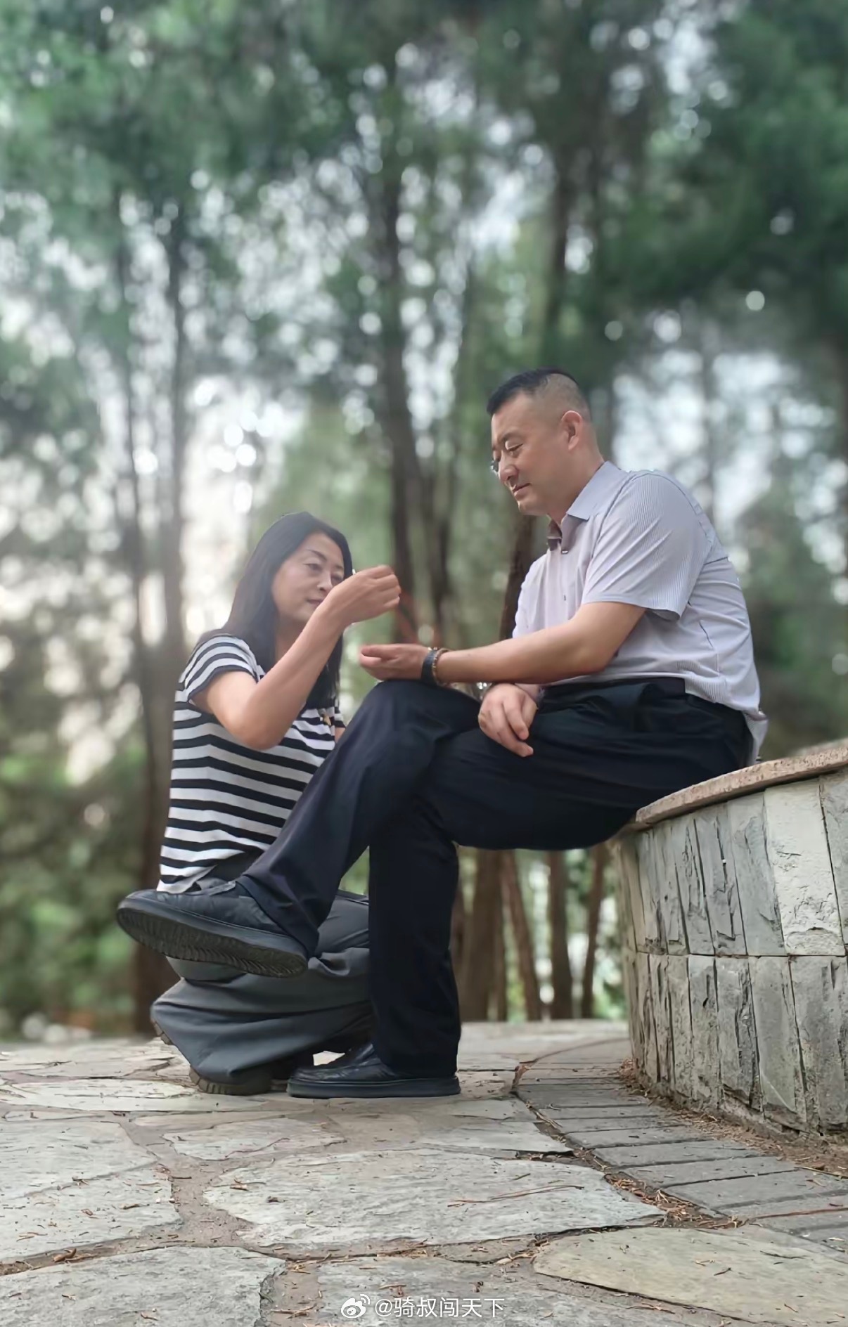 爱干净的人老了家里长啥样步入中年阶段的男人，穿得“干净”真的很有气质！ 