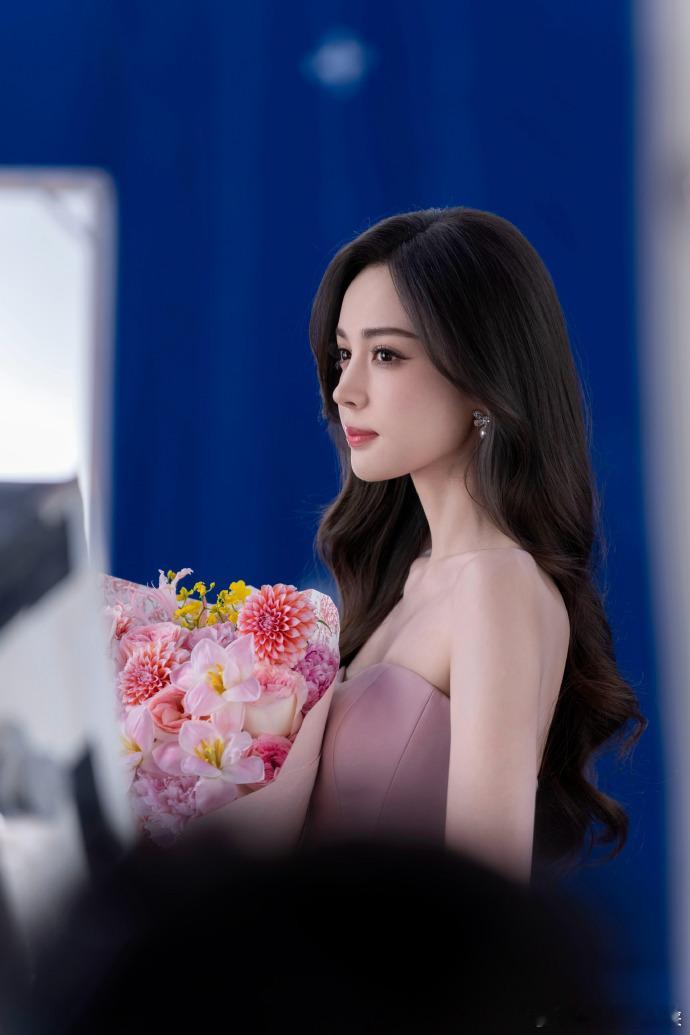 娜扎早期 经济上升期的美 回看娜扎早期越品越绝🌿！经济上升期的她干净纯粹、气质