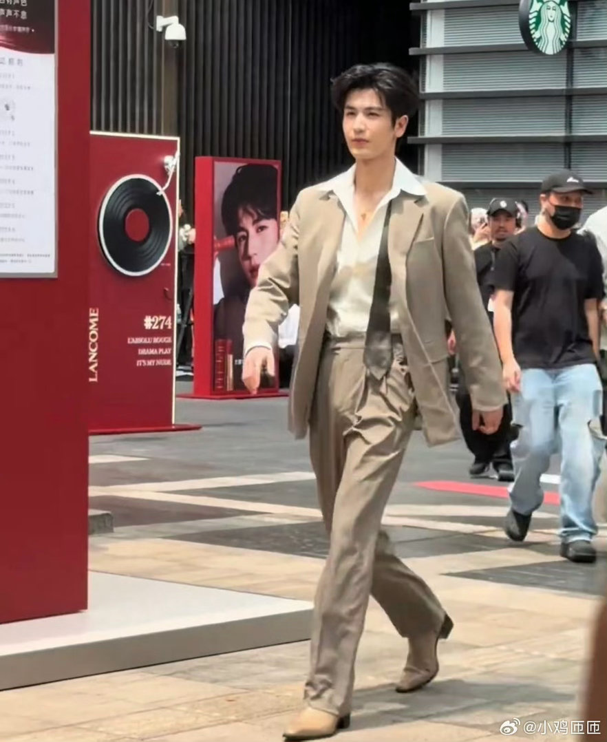 抖音 男明星质检笑不活了，前两天王鹤棣报警那个事件掀起了男明星质检风潮，看看网友