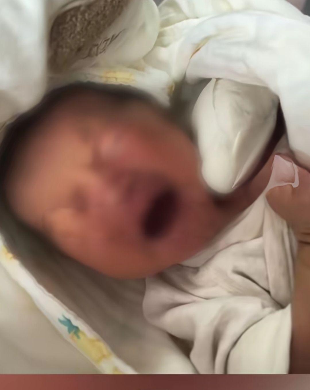 新生儿被剪断手指！
助产士是老花眼吗
江苏盱眙的盛先生，12月25日在盱眙县人民