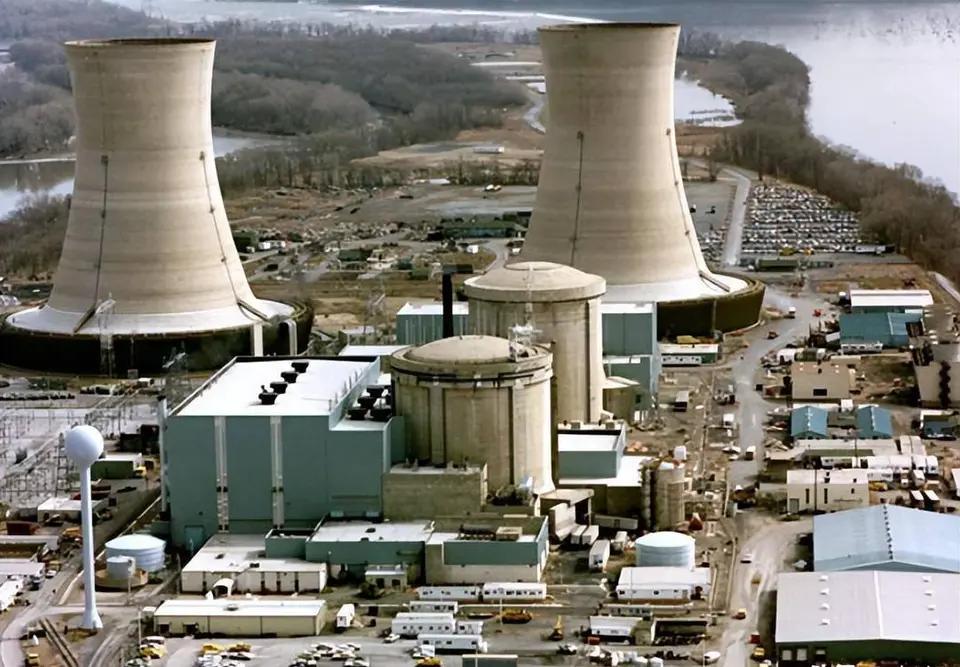 封锁海峡之后，中方船只无障碍通过，伊朗还是有分寸的，中方不是伊朗的盟友，但处事公