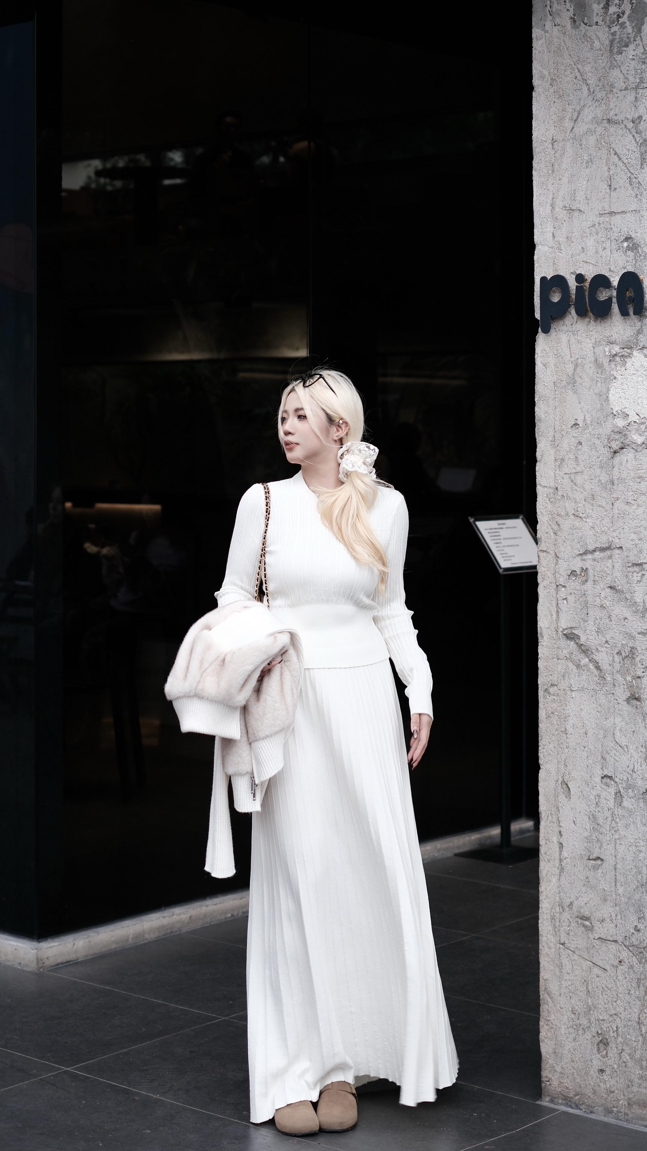 我述我，不论平仄或正格，认清世界和认清自己，是风就该自由，要什么归宿。