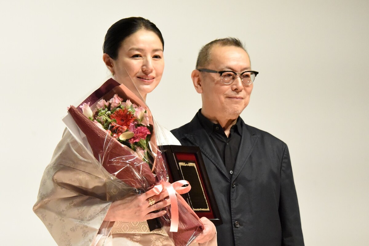 日剧资讯速递 第35届日本电影专业大奖最佳十强第1名《桐岛です》第2名《远山淡影