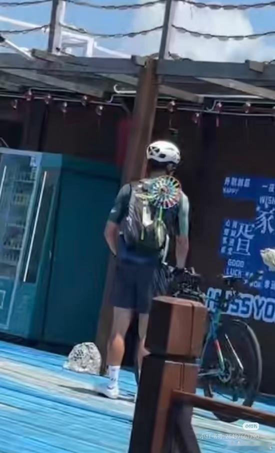 吴磊高温骑行被晒分层了磊子真是个把骑行刻进DNA的男人 