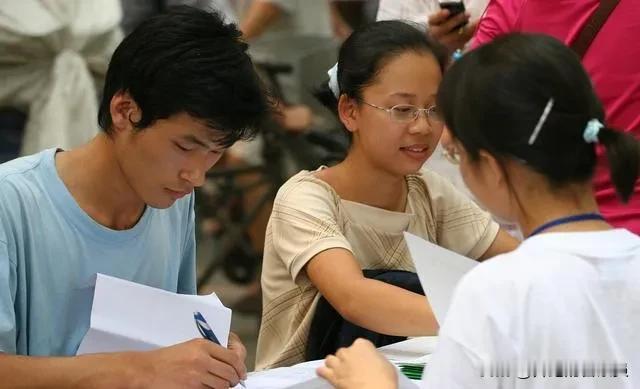 征集志愿的院校都很“差”？不一定
征集志愿的产生很大一部分原因是院校没招满人数，