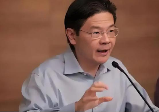 黄循财急了，急到在国庆演讲台用中文下令。新加坡的语言天平正在失控——英语狂飙，华