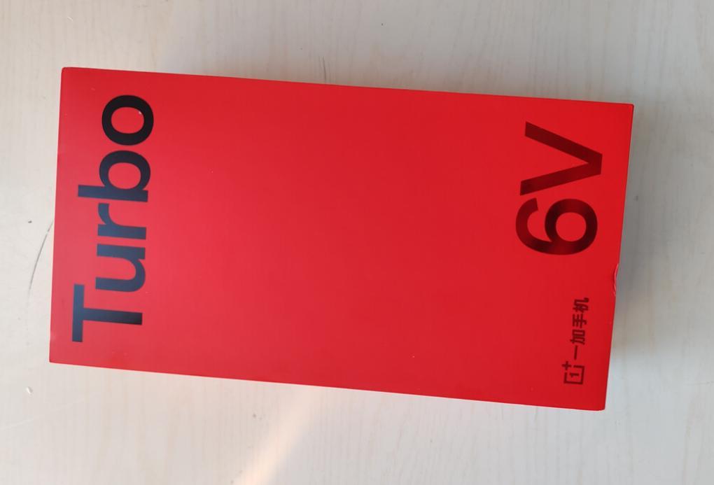 一加Turbo 6V的AI，到底给谁用？

这手机定位2000元档，受众很清晰：