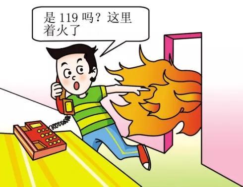 火苗已经把现场墙皮烤到卷曲，值班人员没有第一时间灭火，反倒打电话层层向上请示领导