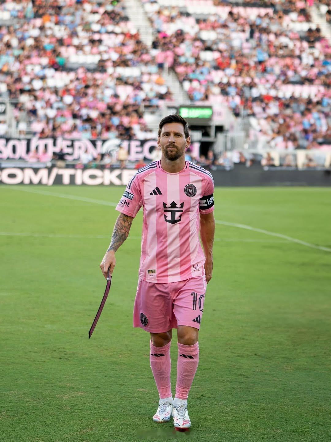 迈阿密国际主帅马斯切拉诺🇦🇷🗣️：我不是那个必须发布这个消息（莱奥的续约）